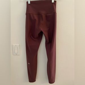 Burgundy Alo 7/8 high rise airlift leggings. Size XS.